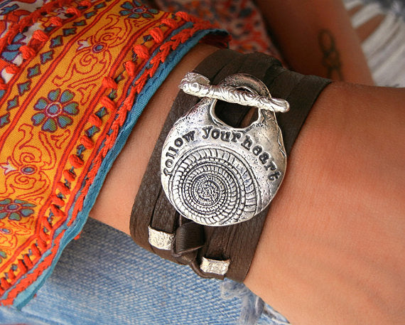 Bracelet Hippie Chic Nacre gravée handmade – Prokop Tahiti